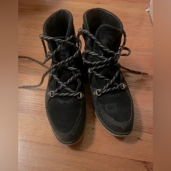 SOREL Womens Black Ankle Boots Sz 8 Alpine Sneakchic Lace Up Waterproof EUC - Picture 3 of 7